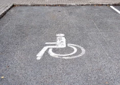 Plāno vienkāršot invalīdu stāvvietu karšu izsniegšanu