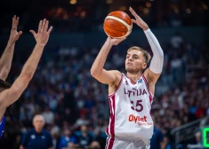 Latvijas vīriešu basketbola izlases kandidātu sarakstā arī Artūrs Žagars, brāļi Kuruci un Rolands Šmits