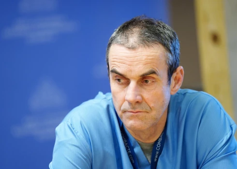 Профессор Уга Думпис.