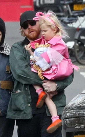 Rūperts Grints ar vecāko meitu Vensdeju 2024. gadā.