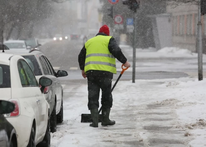 В латвийских госструктурах уменьшают доплаты. Но для отдельной категории счастливчиков сделали исключение