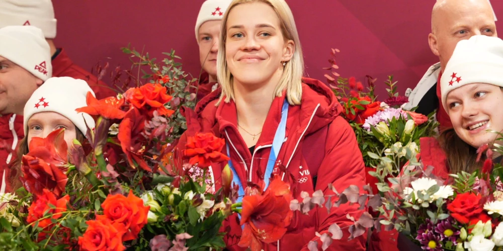 Olimpiskās sudraba medaļas ieguvēja Elīna Ieva Bota Rīgas lidostā