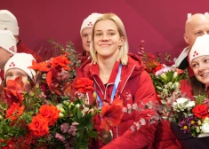 Sudrabotā Elīna Ieva Bota un citi Latvijas olimpieši atgriežas Rīgā. FOTO, VIDEO