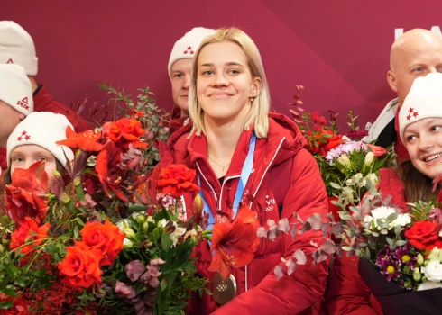 Olimpiskās sudraba medaļas ieguvēja Elīna Ieva Bota Rīgas lidostā
