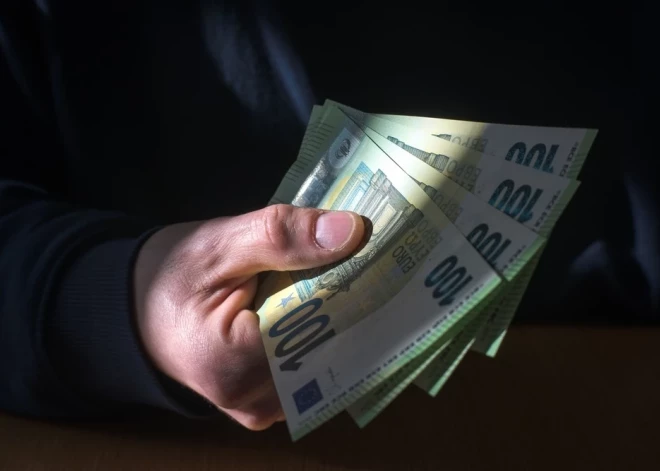 Минфин сообщил жителям Латвии, что их ждет хорошая прибавка к зарплатам. Но есть и плохие новости