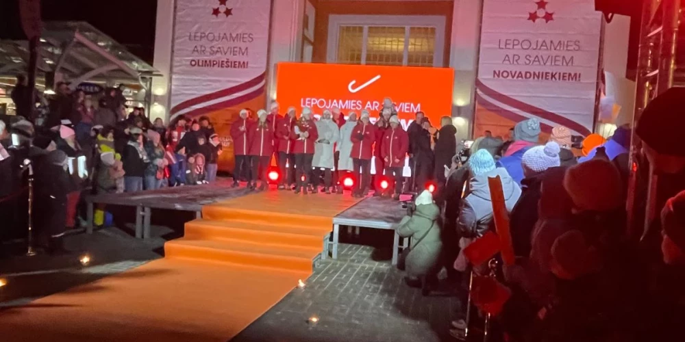 Latvijas olimpiešu sumināšana pie Siguldas dzelzceļa stacijas (foto: Džina Briška)