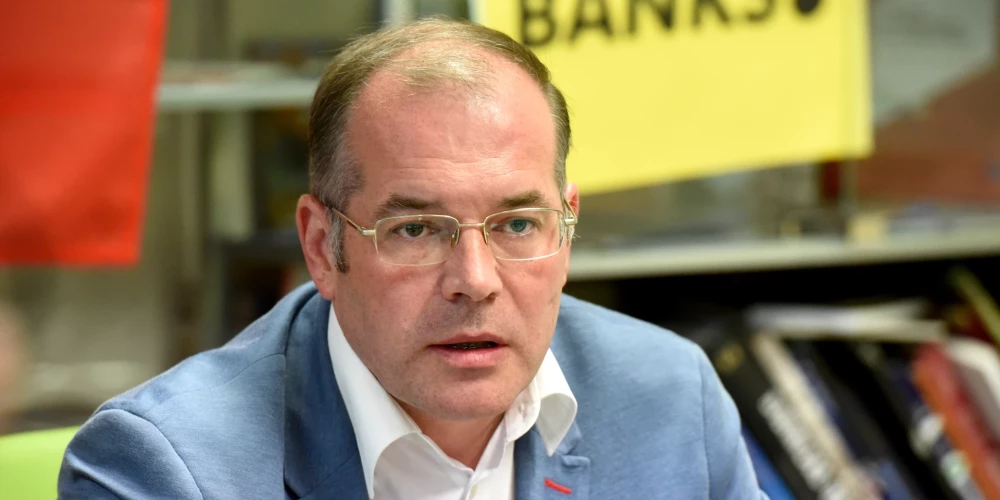 В Сейме обсуждают возможность лишения гражданства Андрея Мамыкина.