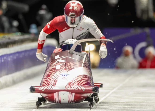 Jēkabs Kalenda ar Matīsu Mikni bobsleja divnieku sacensībās nespēj pietuvoties medaļniekiem un izcīna astoto vietu