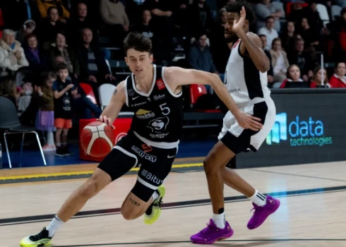 Valmieras basketbolisti sagādāja čempionei rekordsmagu zaudējumu (foto: "Valmiera Glass VIA Basketbols" / Facebook)