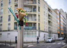 Francijā notiek aresti pēc tam, kad kreiso ekstrēmistu banda Lionā līdz nāvei piekāva labējo aktīvistu