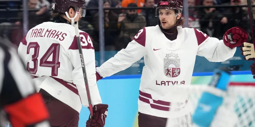 Eduards Tralmaks kopā ar Teodoru Bļugeru.