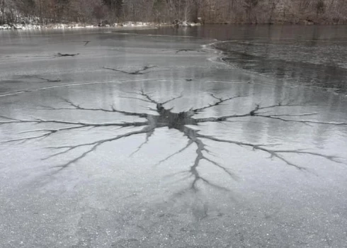 Таинственные «порталы» на замёрзших озёрах — что это на самом деле?