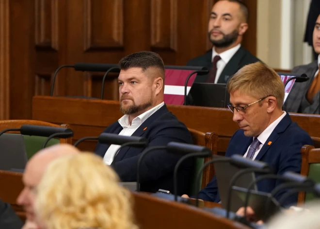 Kārtējais "dezertieris" pieliek punktu -  Saeimā izjukusi  frakcija "Stabilitātei"