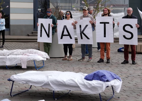 Pērn Rātslaukumā notika pikets pret naktsmiera traucēšanu.