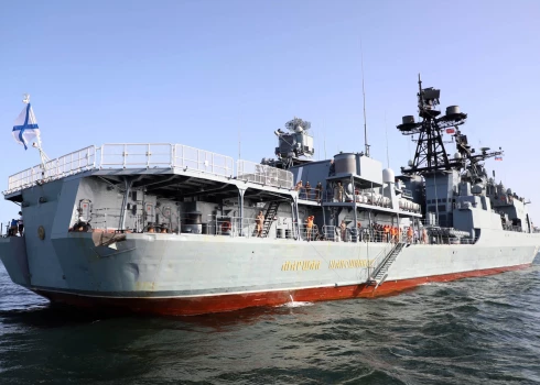 2024. gada 12. martā redzama Krievijas jūras kara flotes kuģis "Maršals Šapošņikovs", piedaloties Irānas, Krievijas un Ķīnas kopīgajās jūras kara flotes mācībās "Maritime Security Belt 2024" Omānas līcī.