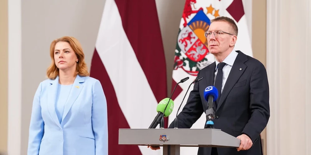 В Рижском замке состоялась встреча президента Латвии Эдгара Ринкевича с премьер-министром Эвикой Силиней, после которой прошла пресс-конференция.