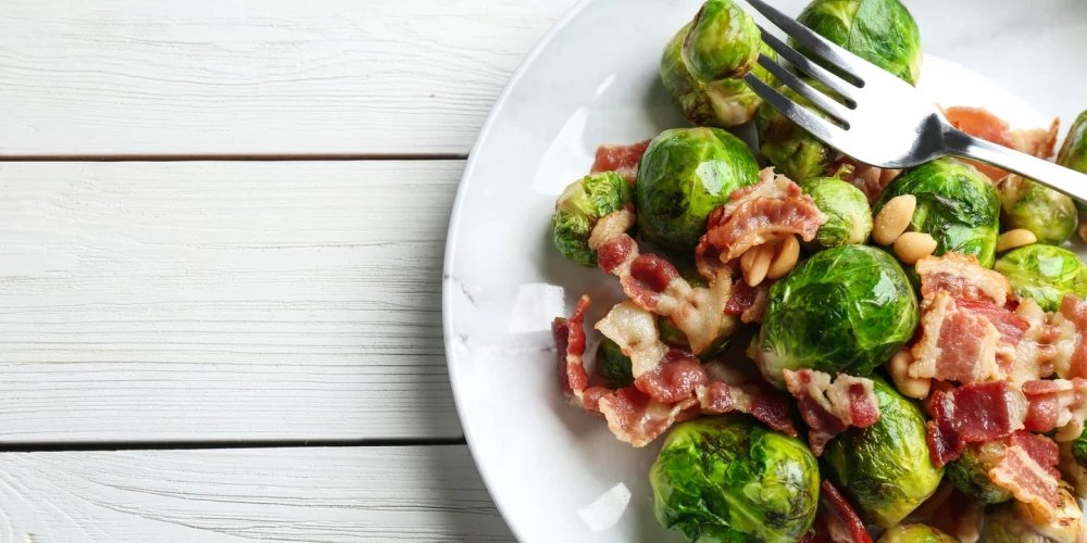 Rožkāposti ar cauraudzi un rupjmaizes drupačām.