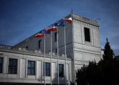 Nesaskaņas? Polijas valdošās koalīcijas partiju pamet vairāki deputāti