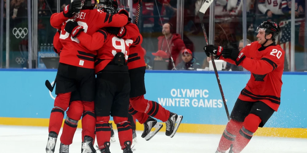 Kanādas hokejisti ar 4:3 (1:2, 1:0, 2:1, 1:0) pārspēja Čehiju.