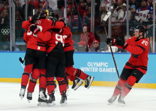 Kanādas hokejisti laimīgi izglābjas un pārspēj Čehiju