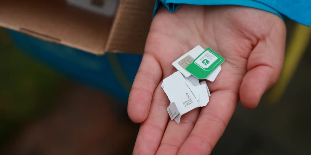 Ukrainā rosina stingrāk uzraudzīt SIM karšu pārdošanu.