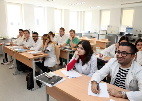 Ar katru gadu trešo valstu studentu skaits pieaug, taču liela daļa brauc uz šejieni nevis mācīties, bet strādāt. 