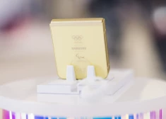 Olimpisko spēļu dalībniekiem tika uzdāvināti telefoni, bet krievu atlētus sagaidīja "īpašs" pārsteigums