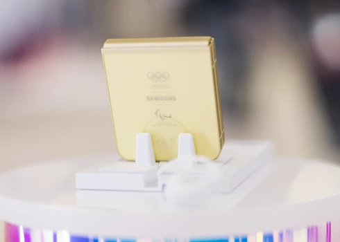 "Samsung" telefons, ko saņēma atlēti.