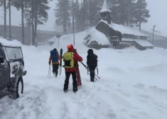 Lavīnā Kalifornijā gājuši bojā astoņi slēpotāji, vēl viens tiek meklēts