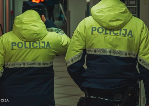 Aizturēts jau iepriekš sodīts garnadzis par kabatzādzību Stacijas laukumā. 