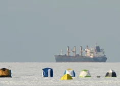 Krievijas naftas eksports Baltijas jūrā "sasalst" līdz ar Somu līci, var tikt slēgtas ostas