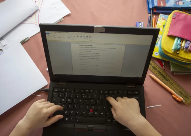 Придется ходить в школу! Сейм решил постепенно ограничить дистанционное и семейное обучение