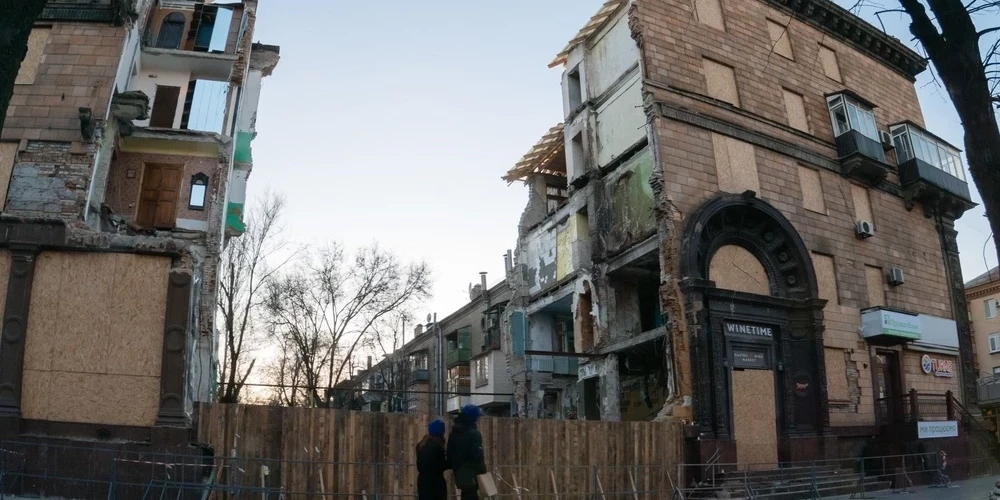 Разрушенный россиянами дом в Запорожье.