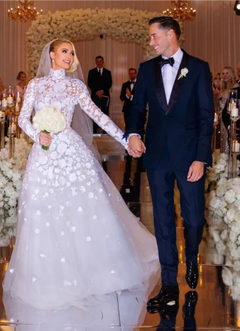 Parisa Hiltone un Kārters Reims apprecējās 2021. gada 11. novembrī.