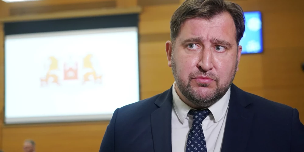 Rūdolfs Brēmanis apsūdzēts par vairāk nekā 100 tūkstošu eiro izkrāpšanu no Latvijas valsts savas diplomātiskās karjeras laikā.