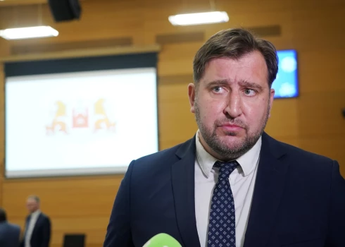 Rūdolfs Brēmanis apsūdzēts par vairāk nekā 100 tūkstošu eiro izkrāpšanu no Latvijas valsts savas diplomātiskās karjeras laikā.