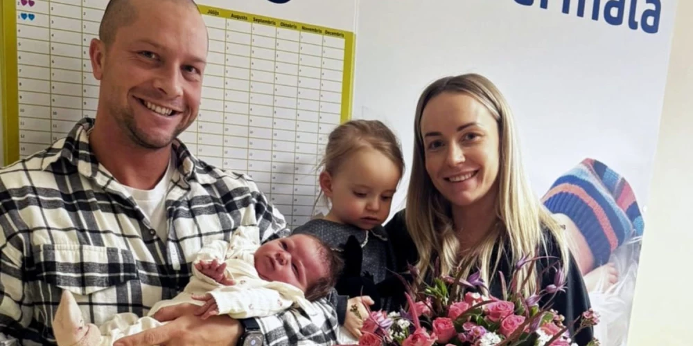 Pirmais jaundzimušais 2026. gadā Jūrmalas slimnīcas Dzemdību nodaļā ir Žanetes un Elvja Lazdiņu ģimenē dzimusi meitenīte Nora.