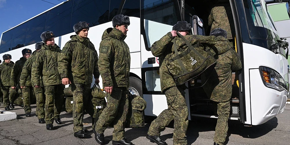 Krievijai sāk pietrūkt gribētāju, kas par naudu gatavi doties "denacificēt" Ukrainu, tāpēc tiek gatavota rezervistu piespiedu iesaukšana. 