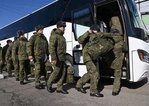 Krievijai sāk pietrūkt gribētāju, kas par naudu gatavi doties "denacificēt" Ukrainu, tāpēc tiek gatavota rezervistu piespiedu iesaukšana.
