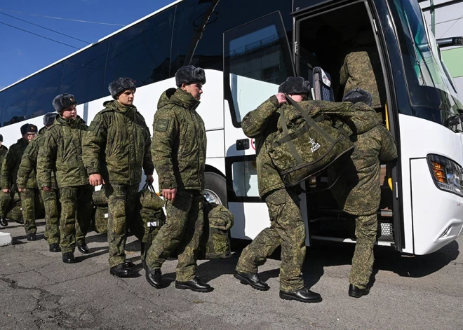 Kremlis liek pamatus piespiedu mobilizēšanai, jo tā līdzšinējā vervēšanas sistēma sāk brukt
