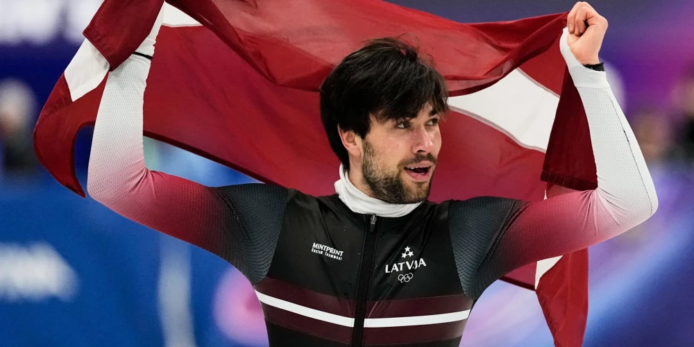 Roberts Krūzbergs pēc vēsturiskās bronzas medaļas izcīnīšanas (foto: Scanpix / Reuters)