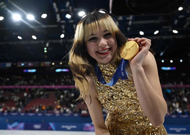 Amerikāniete Ališa Liu pārspēj trīs japānietes un izcīna zelta medaļu daiļslidošanā