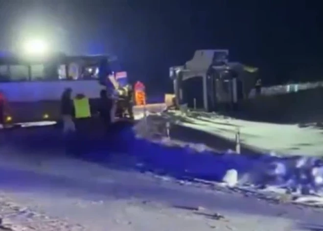 После страшной аварии на Лиепайском шоссе пострадавшему водителю ампутировали обе ноги