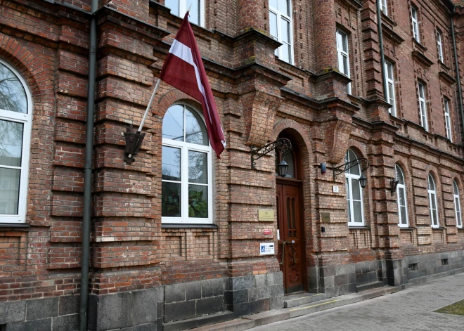 Bijušais politiķis par krāpšanos ar slimības lapu saņem sabiedrisko darbu