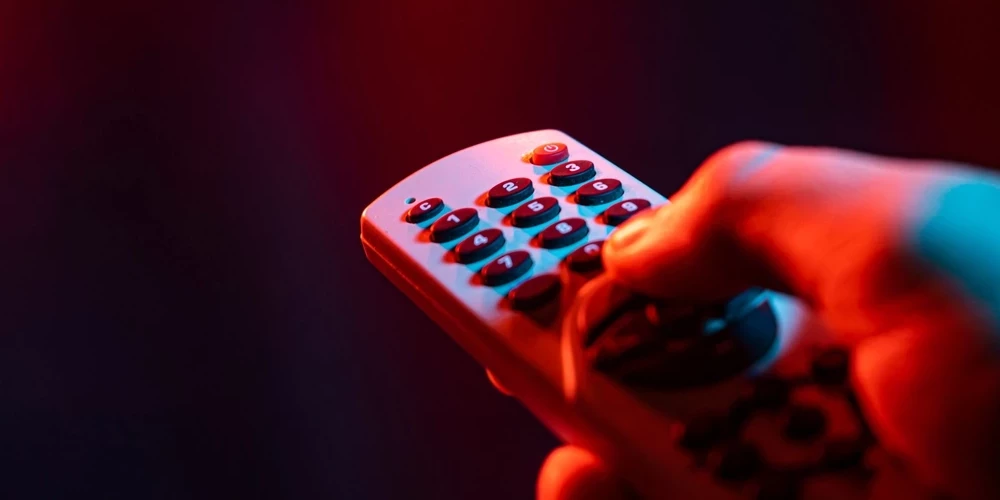 Pabeigta izmeklēšana par nelegālās televīzijas nodrošināšanu vairāk nekā 30 abonentiem Latgalē.