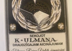 Tukuma Raiņa Valsts ģimnāzija saņem vērtīgus dāvinājumus skolas bibliotēkai. FOTO