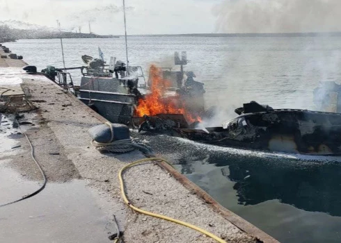 Ukrainas uzbrukumā Krimā iznīcinātais okupantu desanta kuteris "BK-16" .