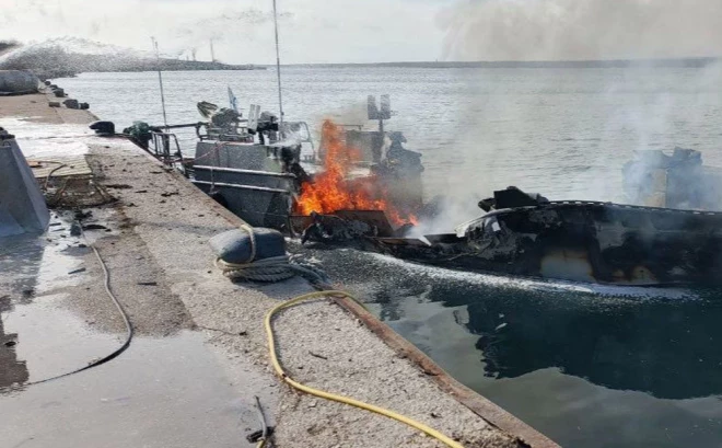 Ukrainas uzbrukumā Krimā iznīcinātais okupantu desanta kuteris "BK-16" .