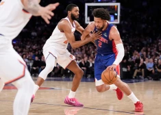 Kaningems iemet 42 punktus uzvarā pār "Knicks" un nostiprina "Pistons" NBA līderpozīcijā