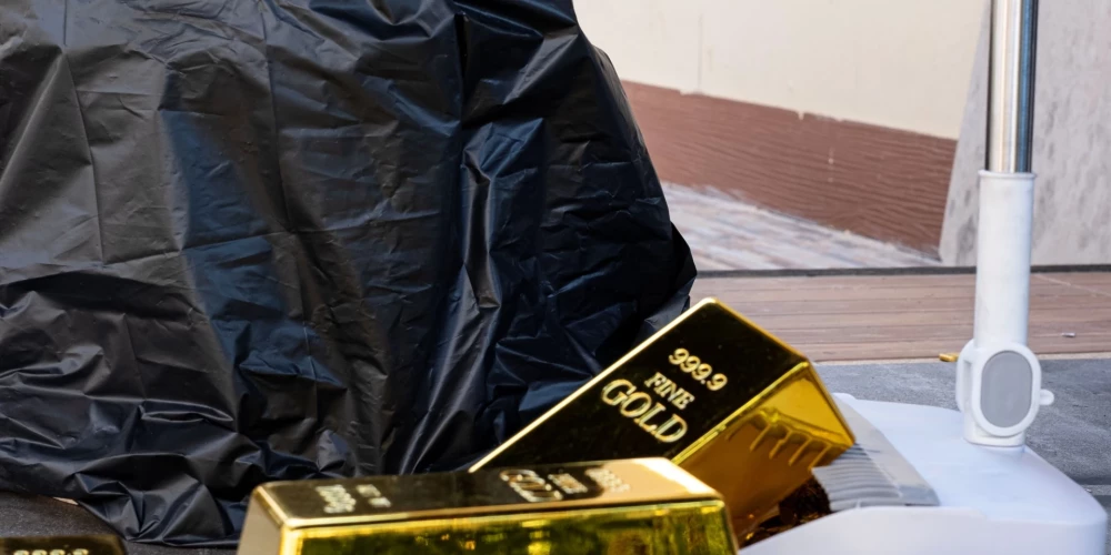 Kāds itālis nejauši izmeta 20 (!) zelta stieņus (foto: Shutterstock)